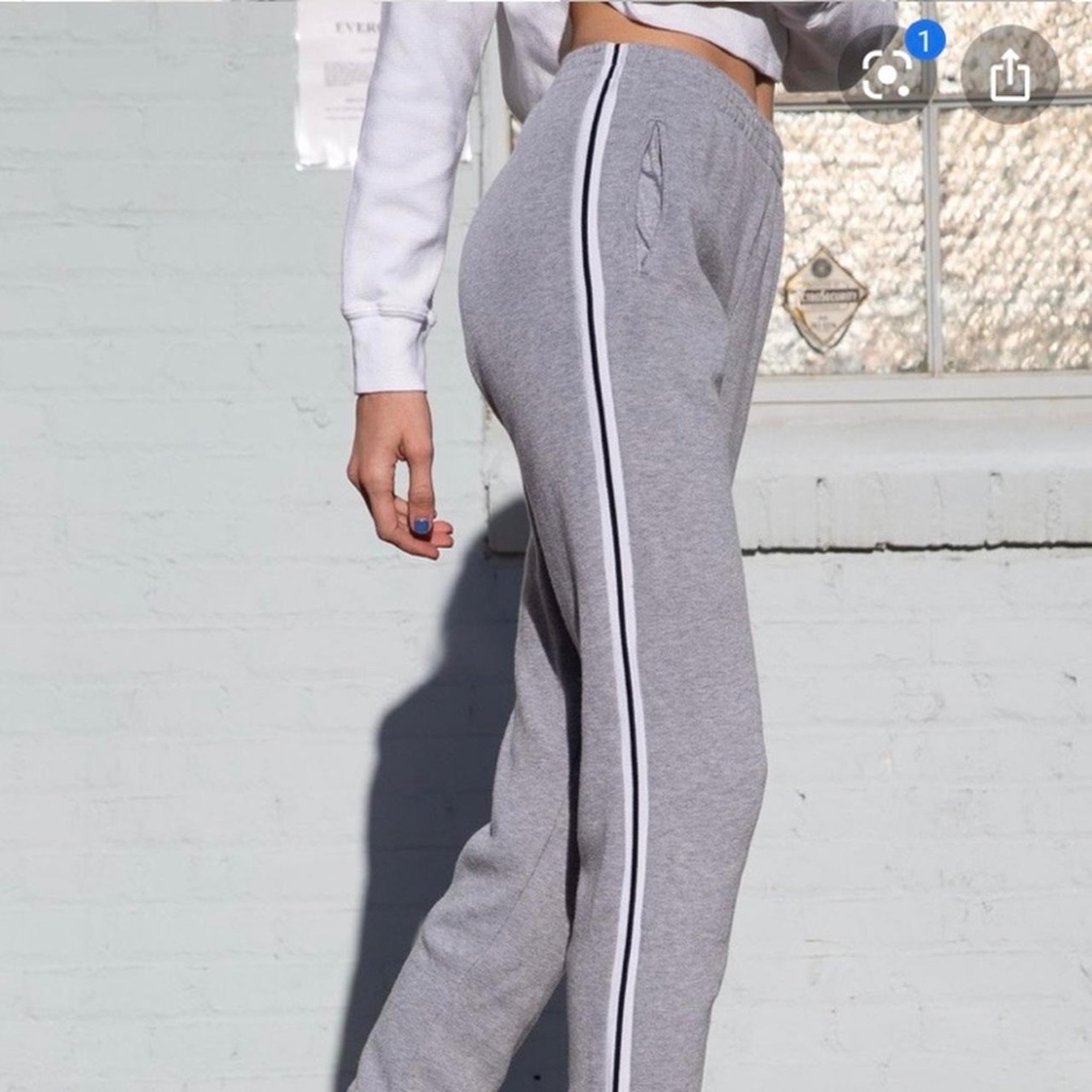 Brandy Melville Striped Grey Rosa Sweatpants